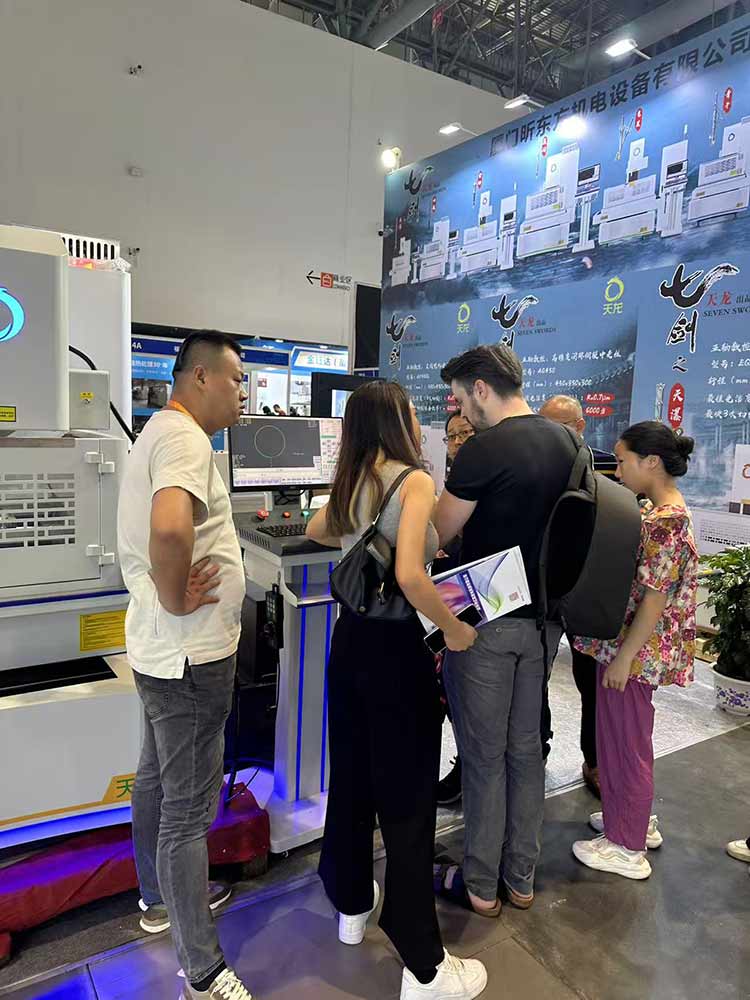 The exhibition visit of Lijingda has come to a successful conclusion